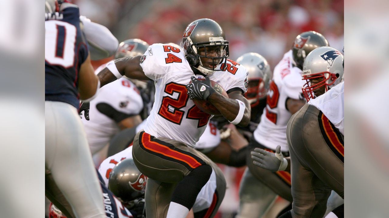 Tampa bay buccaneers carnell williams hi-res stock photography and