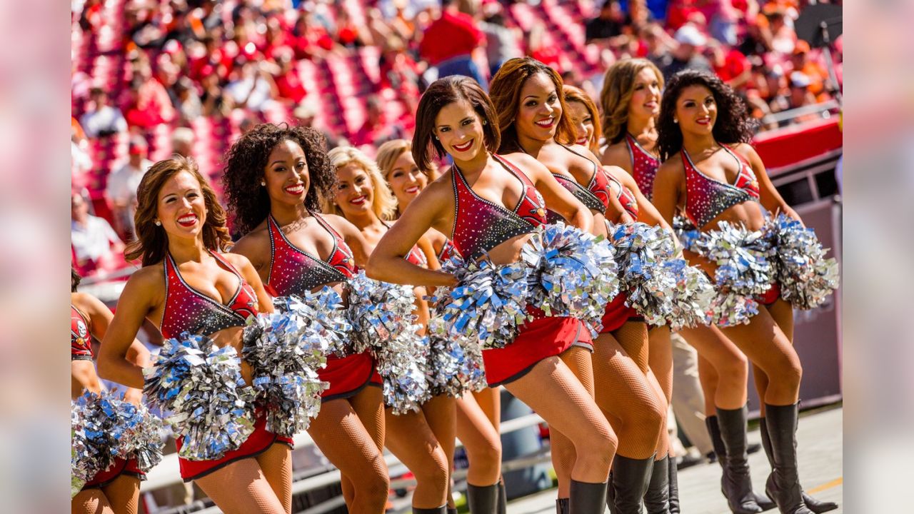 Download this stock image: The Tampa Bay Buccaneers Cheerleaders sported  throwbacks in h…