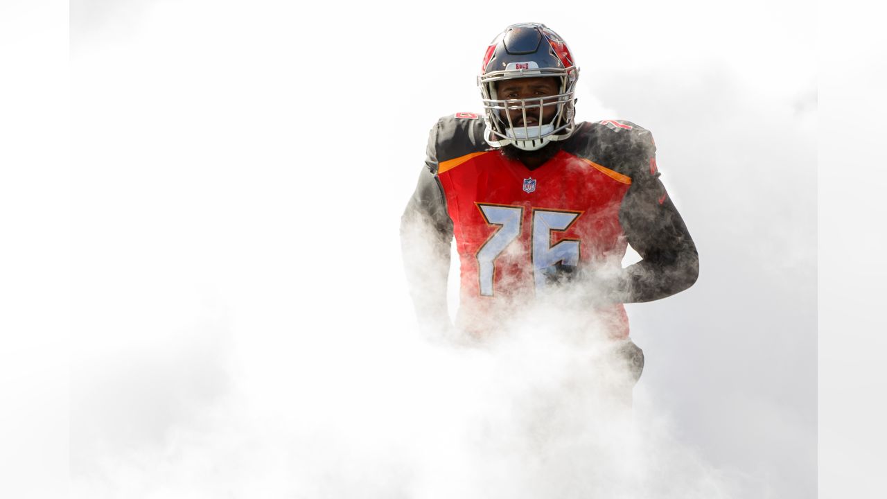 Chiefs sign tackle Donovan Smith to 1-year deal