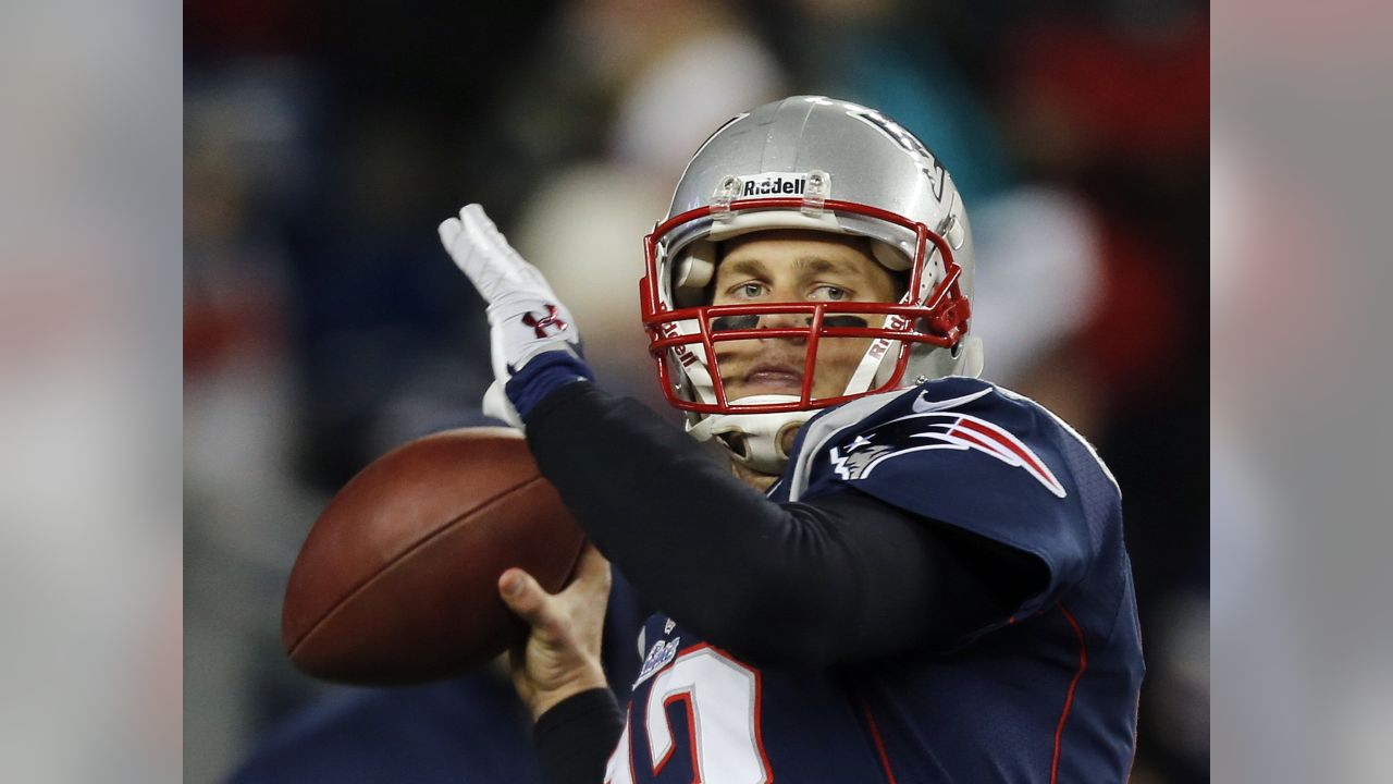 Tom Brady 2001 Game-Worn Rookie Helmet The Cinderella  Football, Lot  #19514