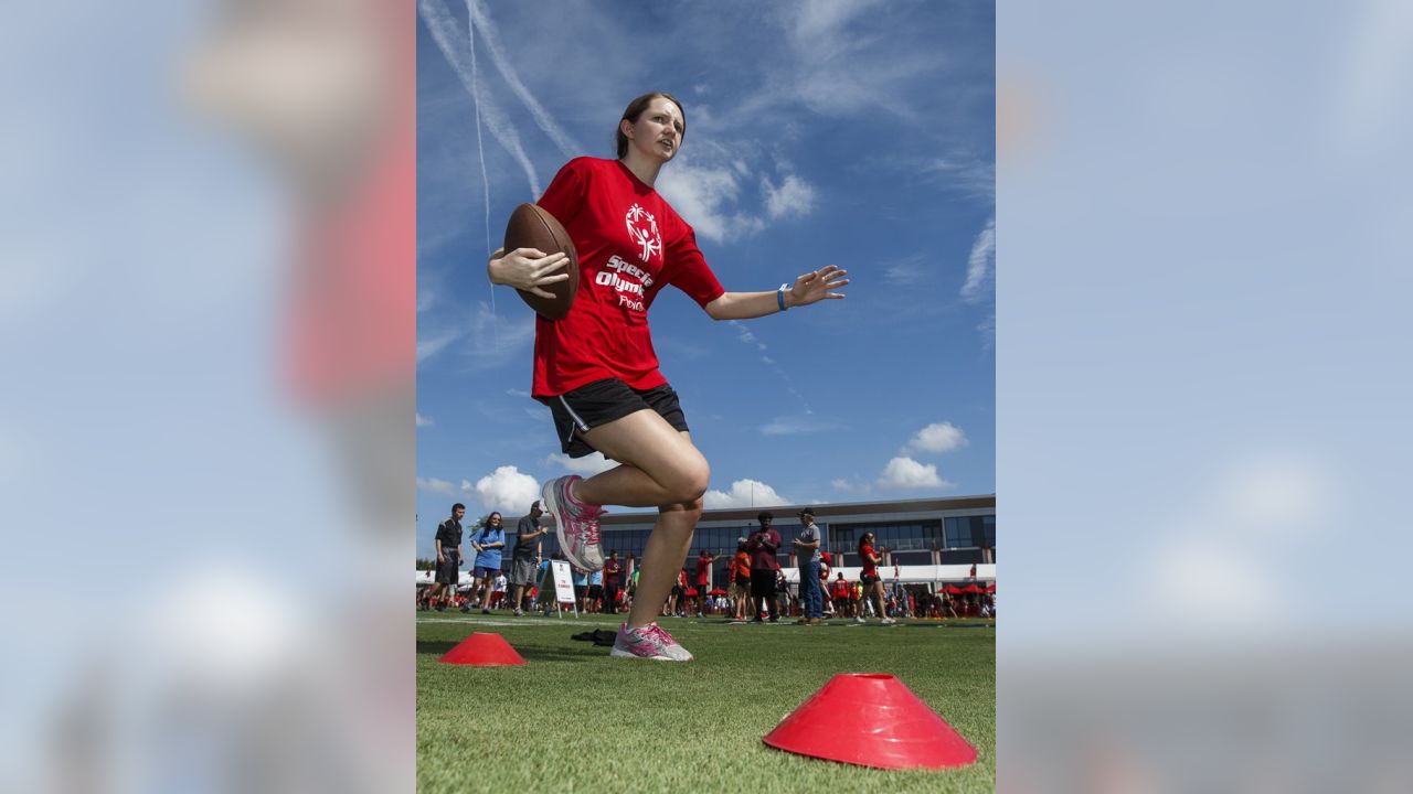 Photo story: Tampa Bay Bucs welcome Special Olympics athletes to training  camp