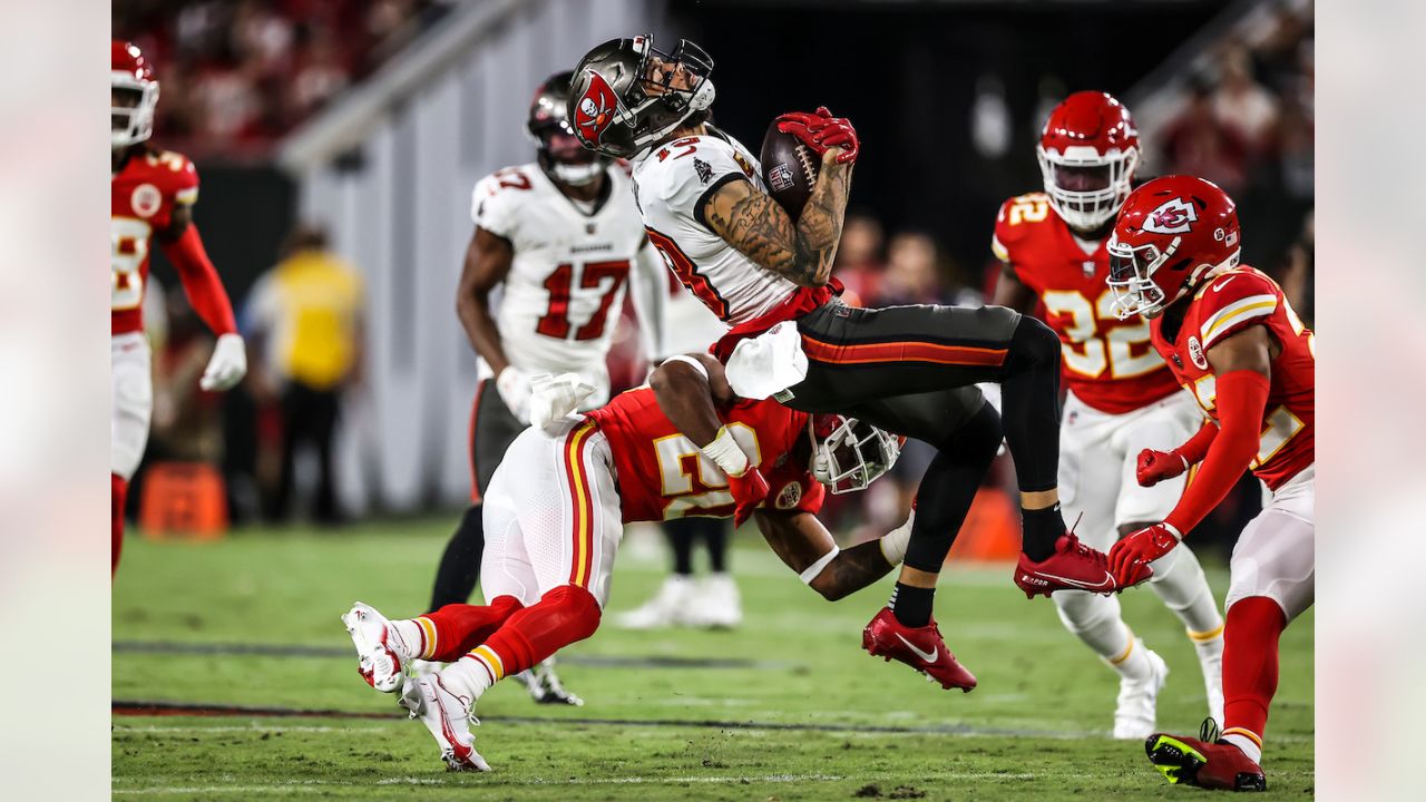 Tampa Bay Buccaneers vs. Kansas City Chiefs. NFL Game. American Football  League match. Silhouette of professional player celebrate touch down.  Screen Stock Photo - Alamy