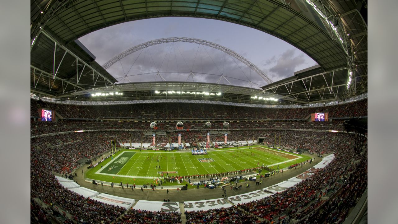 American Football - NFL - New England Patriots v Tampa Bay Buccaneers - Wembley  Stadium. Fans during the NFL match at Wembley in London Stock Photo - Alamy