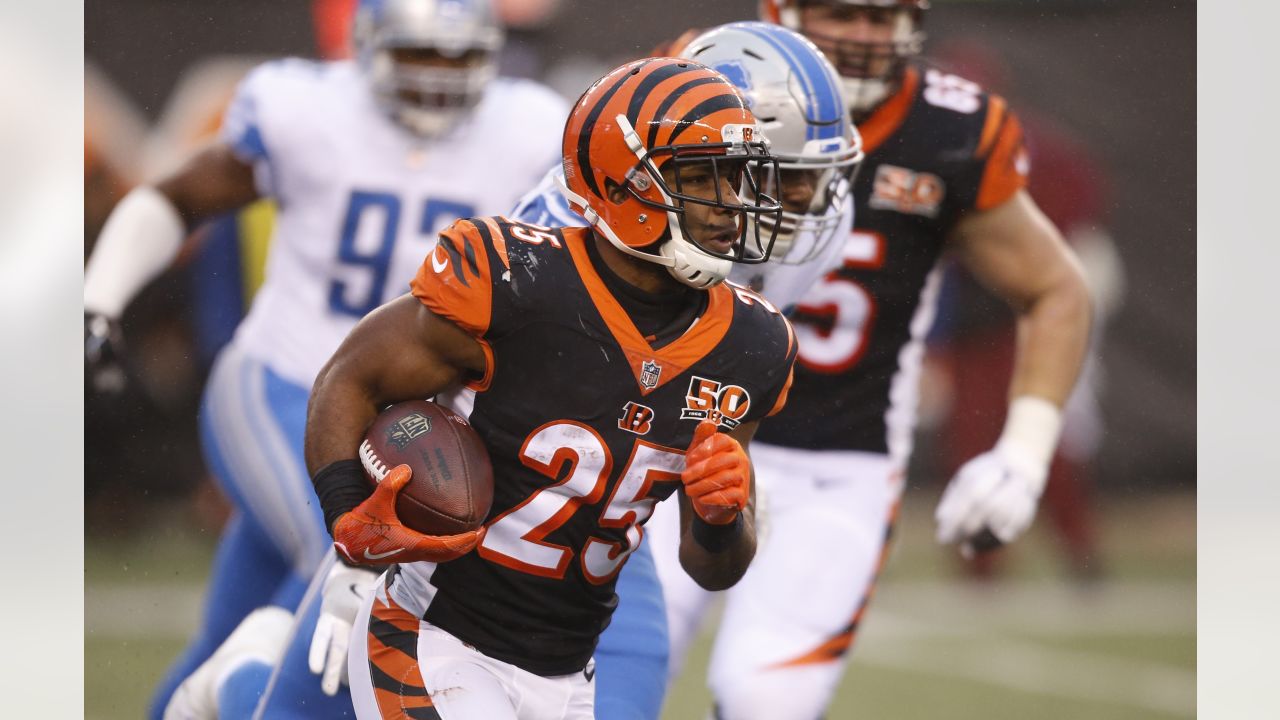 Source - RB Giovani Bernard returning to Tampa Bay Buccaneers on