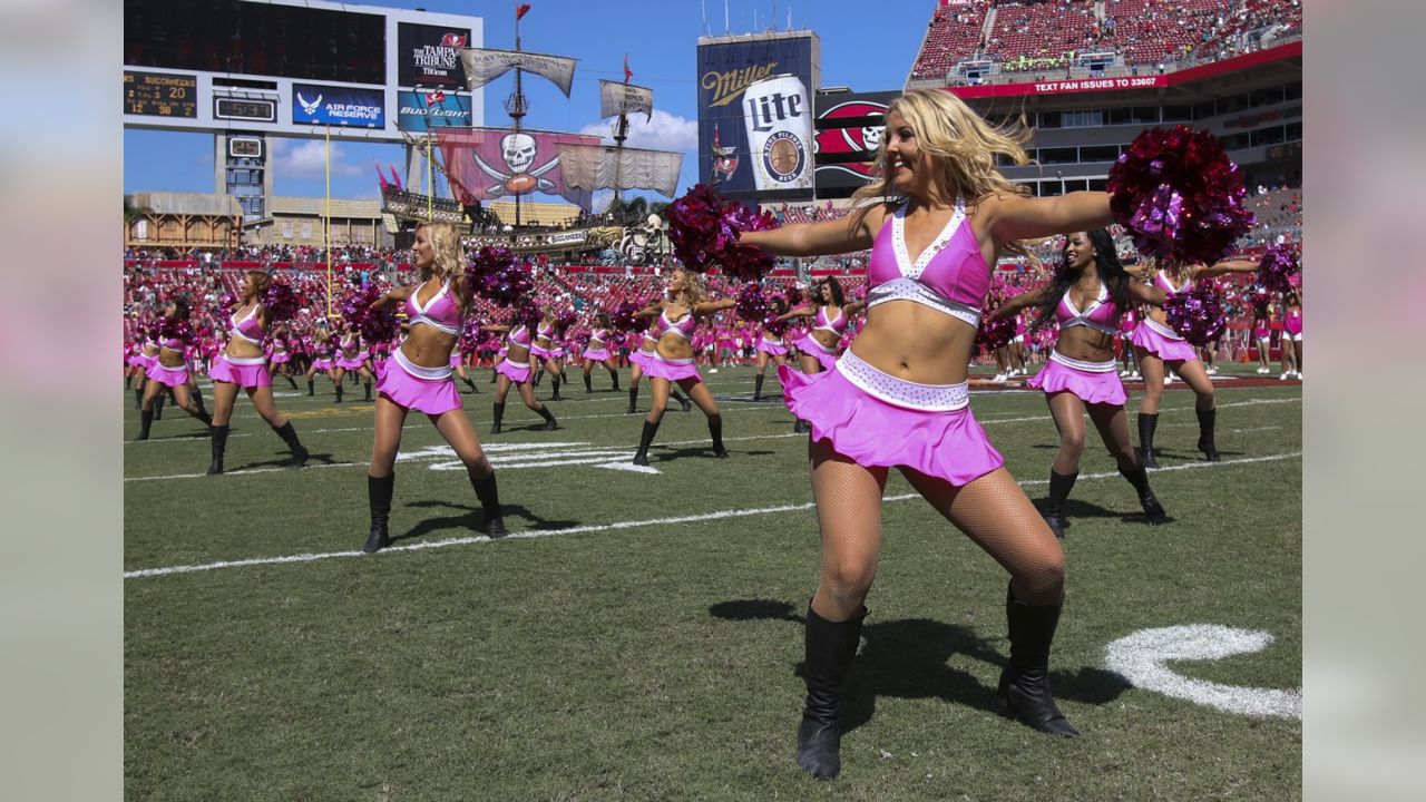 File:Tampa Bay Buccaneers Cheerleaders in 2015.jpg - Wikipedia