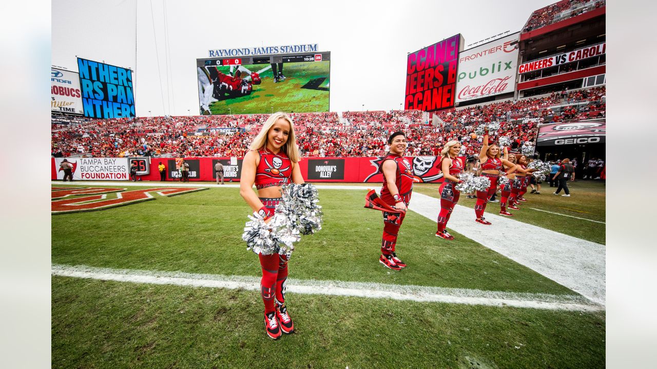 Tampa, FL, USA. 21st Oct, 2012. Tampa Bay Buccaneers cheerleaders during  the Bucs game against the New Orleans Saints at Raymond James Stadium on  Oct. 21, 2012 in Tampa, Florida. ZUMA Press/Scott