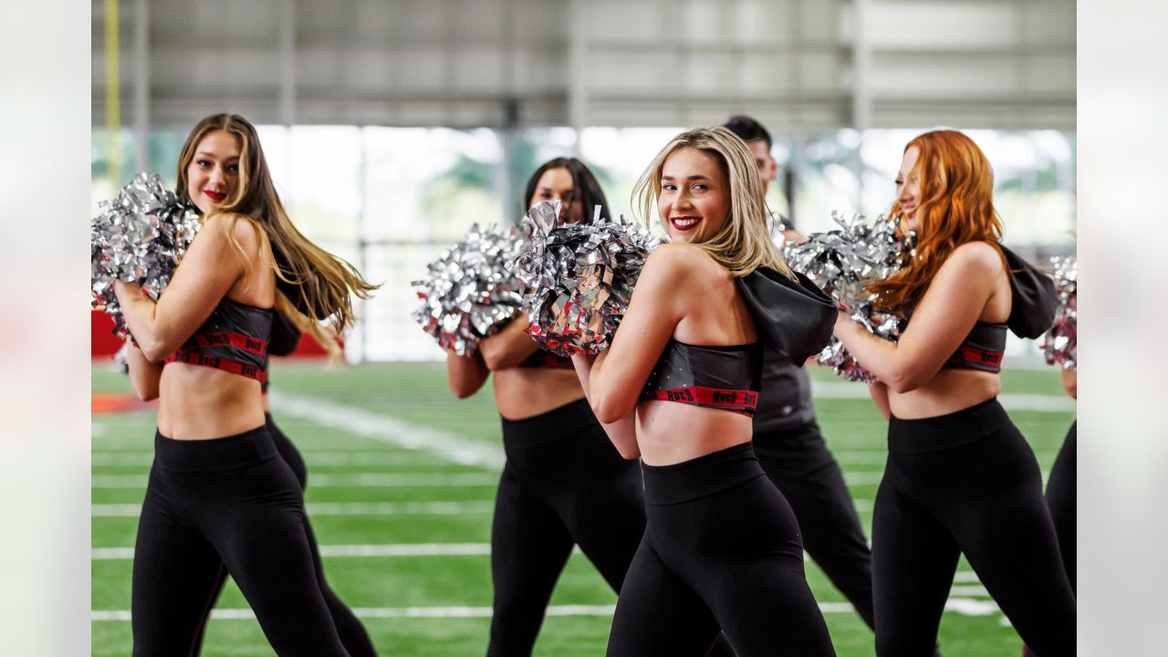 Bucs Cheerleaders Field Rehearsal