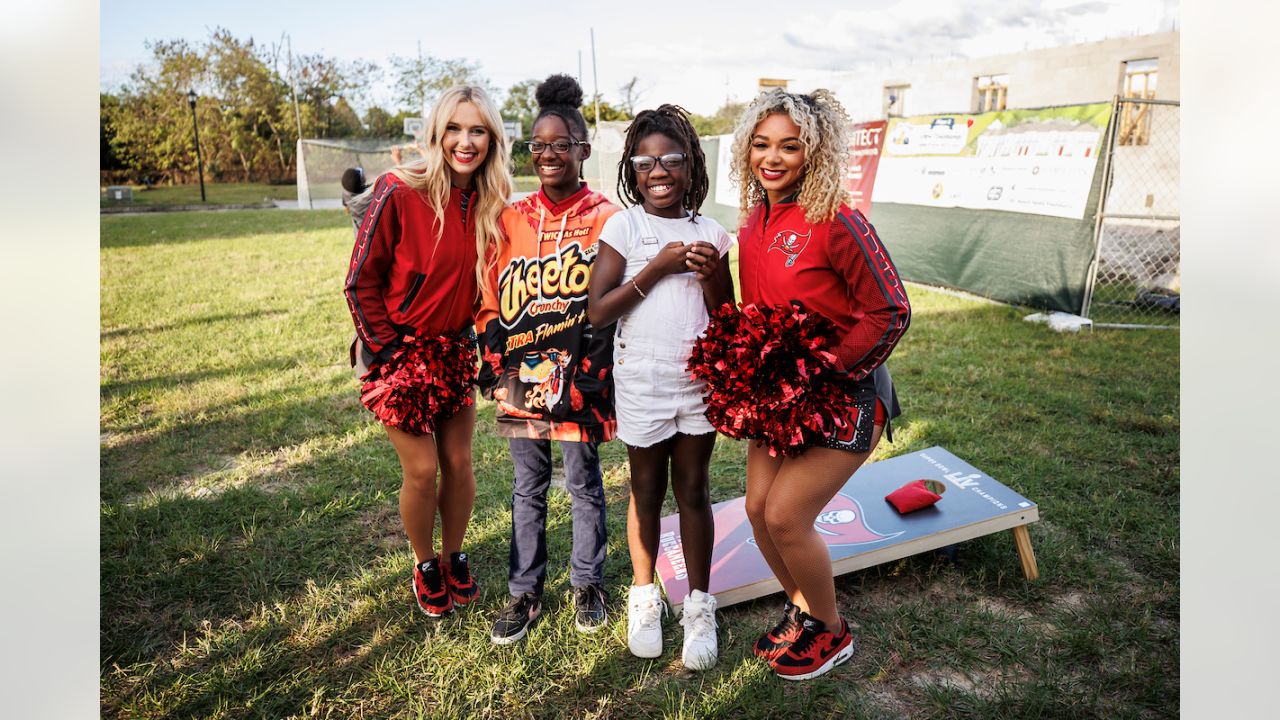 Bucs Bring Holiday Cheer to Tampa Bay