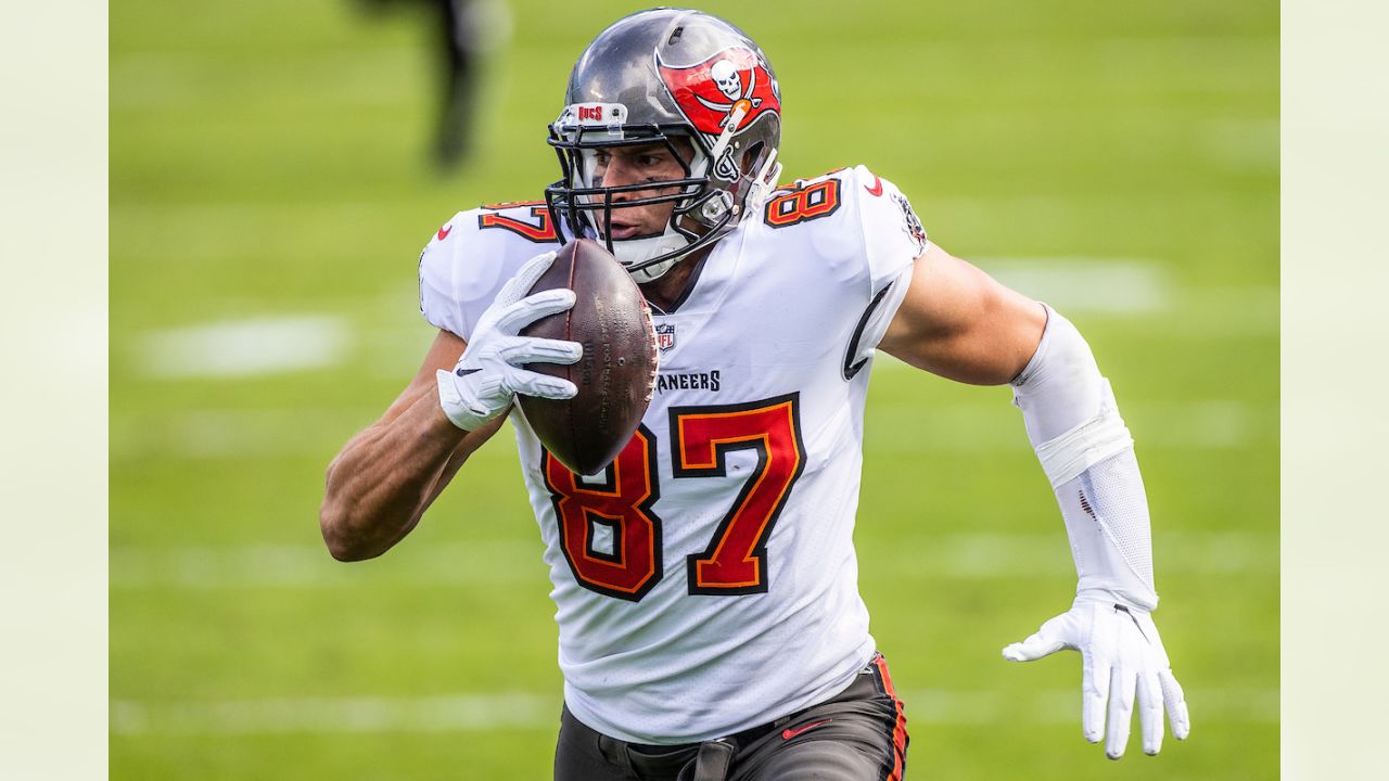 Free Agency Update: Tight end Rob Gronkowski re-signs with Tampa Bay  Buccaneers