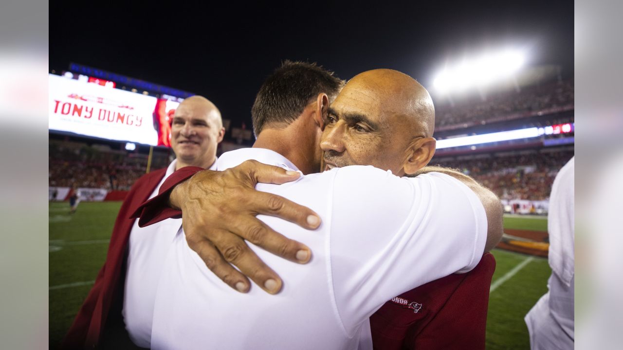 Dungy to enter Bucs Ring of Honor at halftime