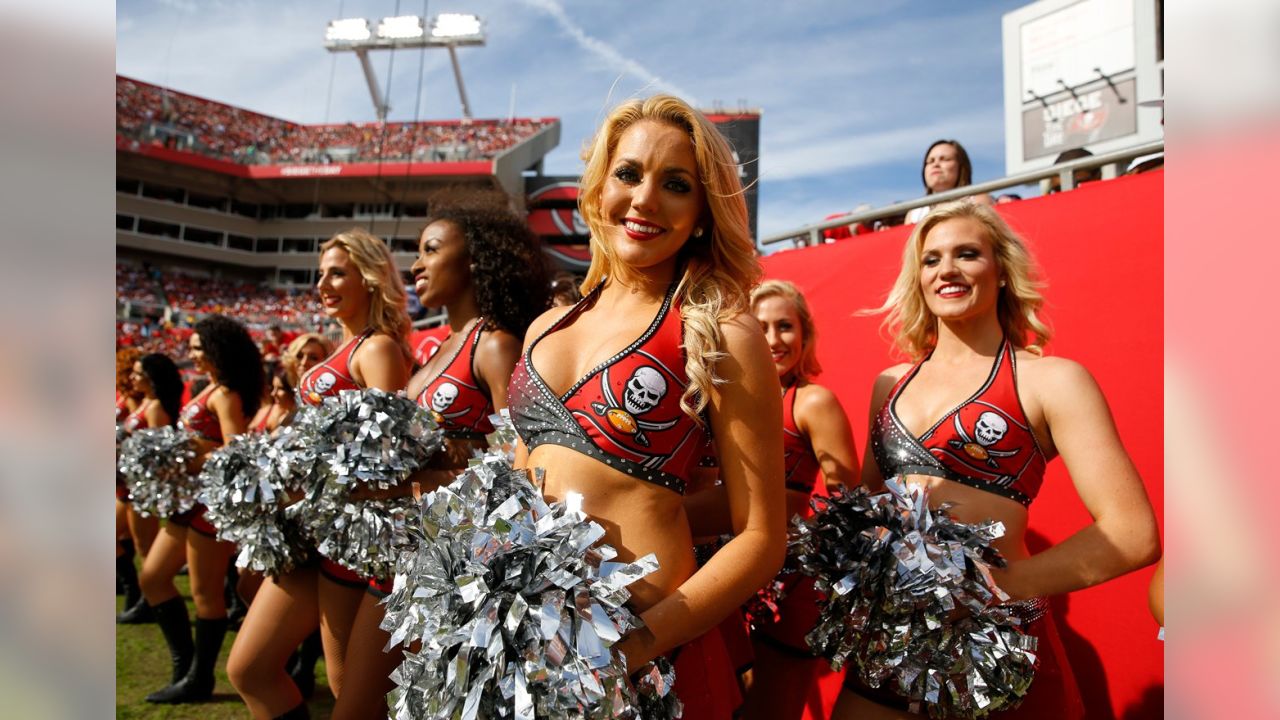 Another View ot the Bucs Cheerleaders Retro Look – Ultimate