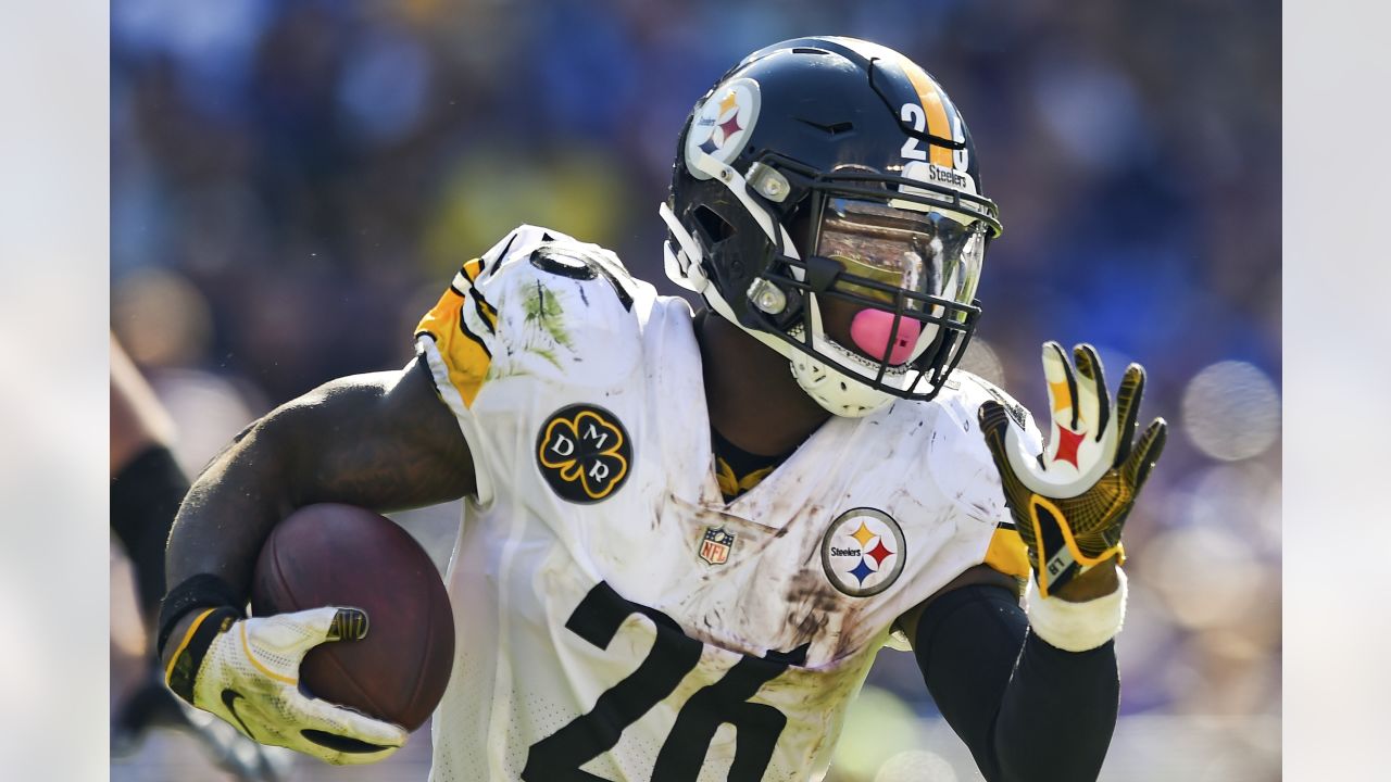 The #Buccaneers are signing RB Le'Veon Bell pending physical, per  @tompelissero. ———————————————— Looking to finally get out of the house…