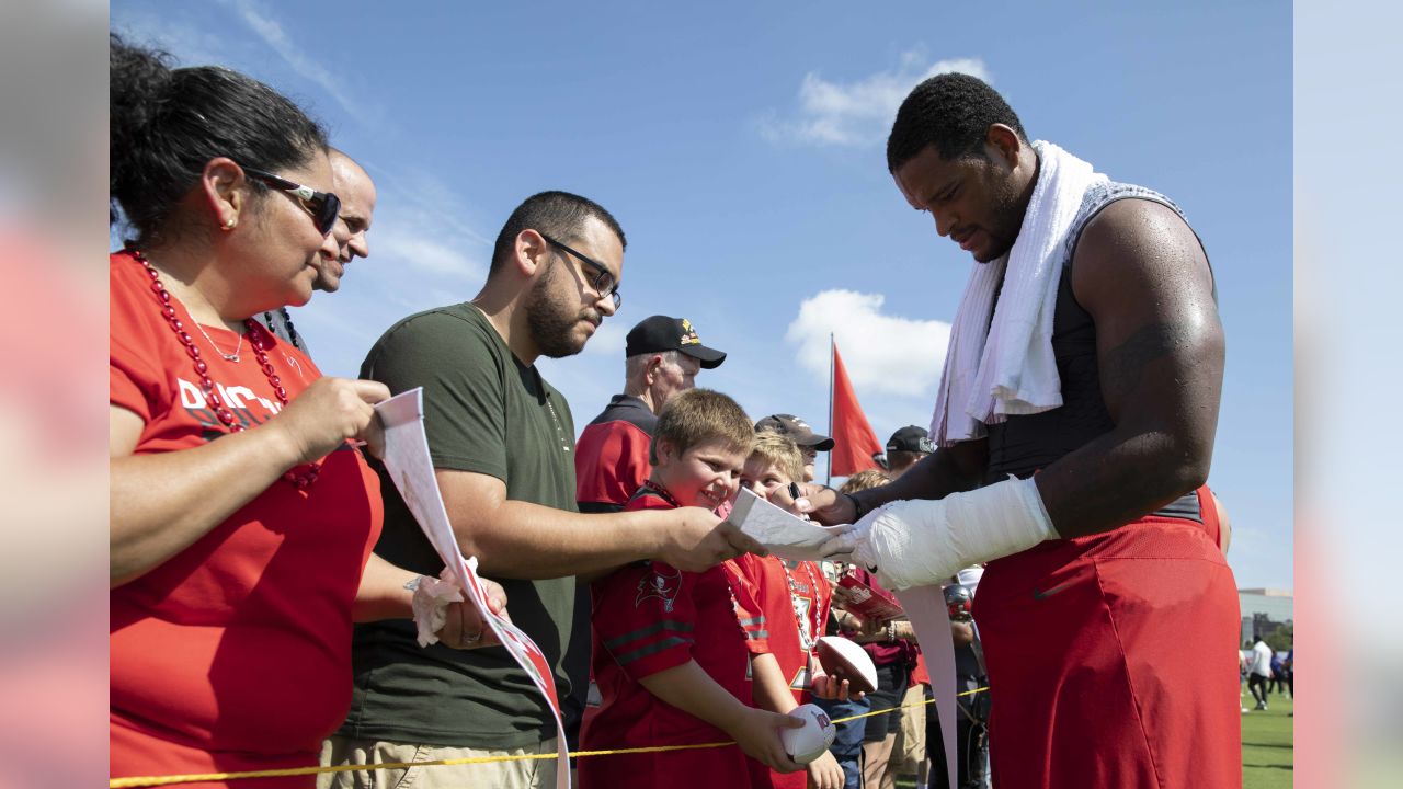 Tampa Bay Buccaneers and USAA Host Training Camp for Service Members >  927th Air Refueling Wing > Article Display