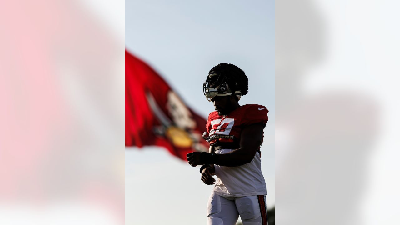 Tampa Bay Buccaneers linebacker Joe Tryon-Shoyinka (9) talks to Markees  Watts (58) and Jose Ramirez (