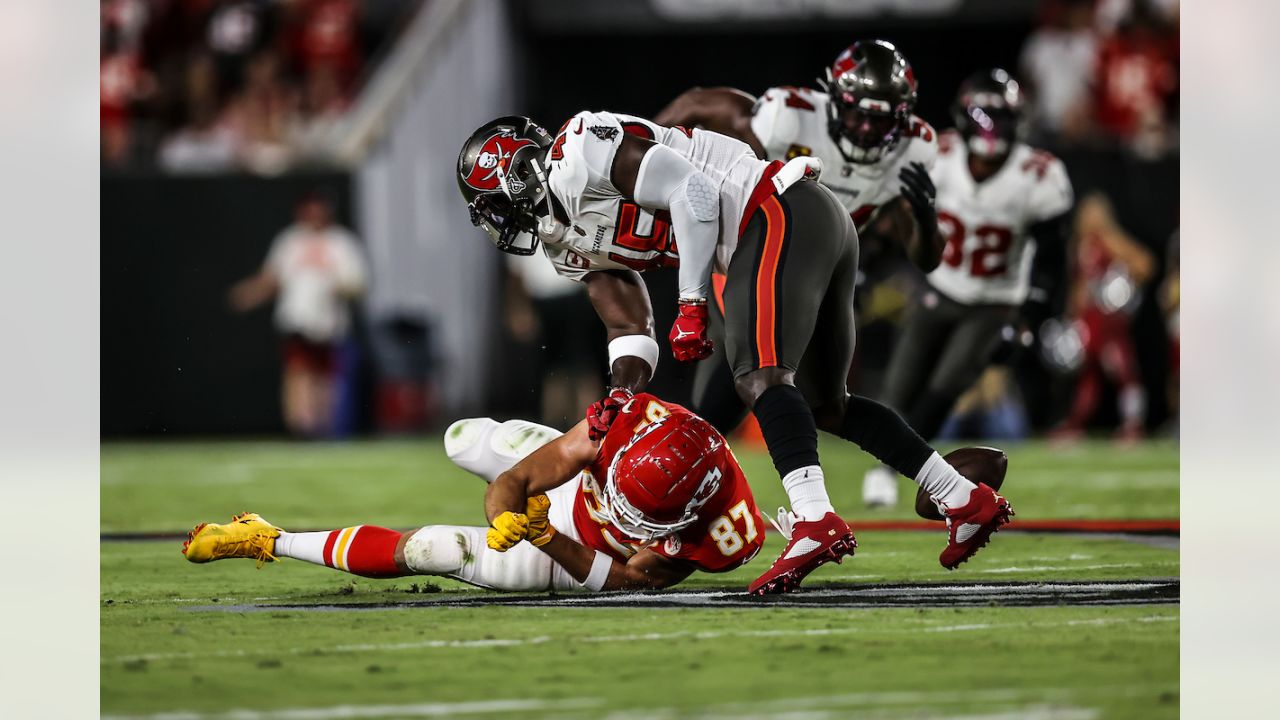 Tampa Bay Buccaneers vs. Kansas City Chiefs. NFL Game. American Football  League match. Silhouette of professional player celebrate touch down.  Screen Stock Photo - Alamy