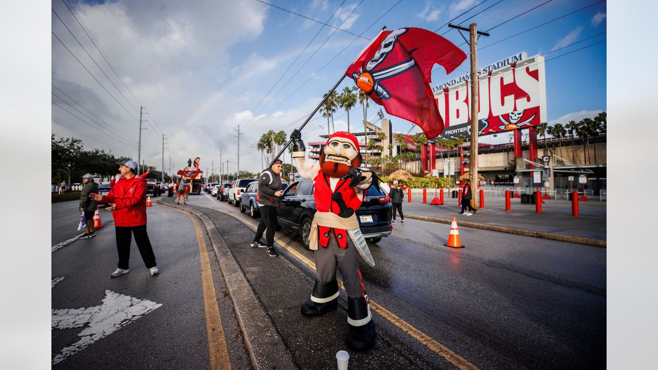 Get free Bucs swag at 'Raise the Flags' drive-thru event today