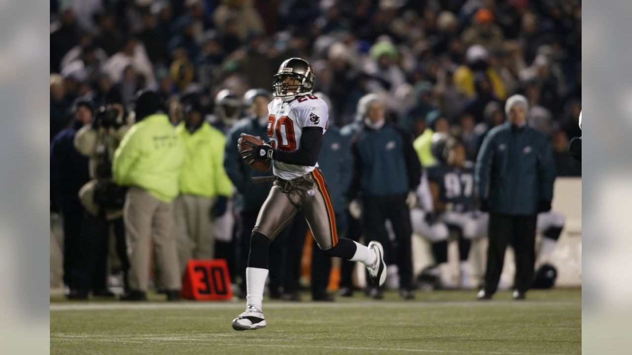 Happy 15th anniversary to the greatest play in Bucs history: Ronde Barber  shuts down the Vet