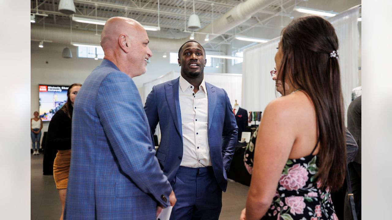 Daily Sports Smile: Tampa Bay Buccaneers LB Devin White provides Christmas  gifts for local foster kids