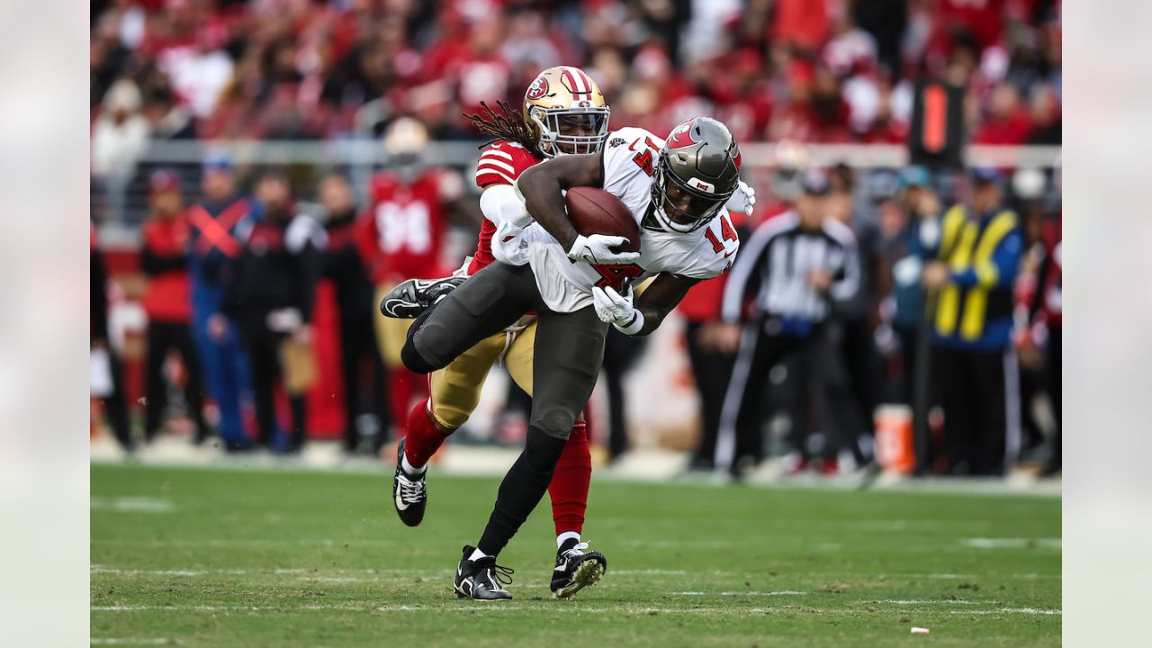 7,346 San Francisco 49ers V Tampa Bay Buccaneers Photos & High Res