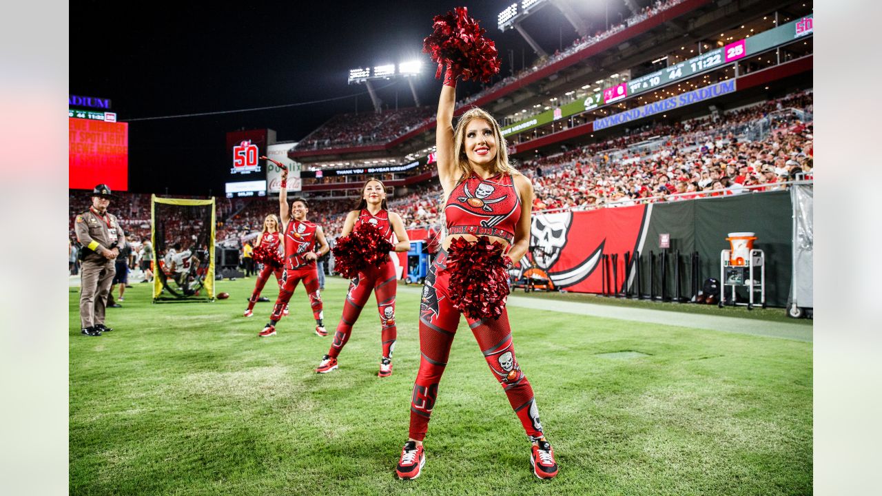 Tampa Bay Buccaneers vs. Los Angeles Rams. Fans support on NFL Game.  Silhouette of supporters, big screen with two rivals in background Stock  Photo - Alamy