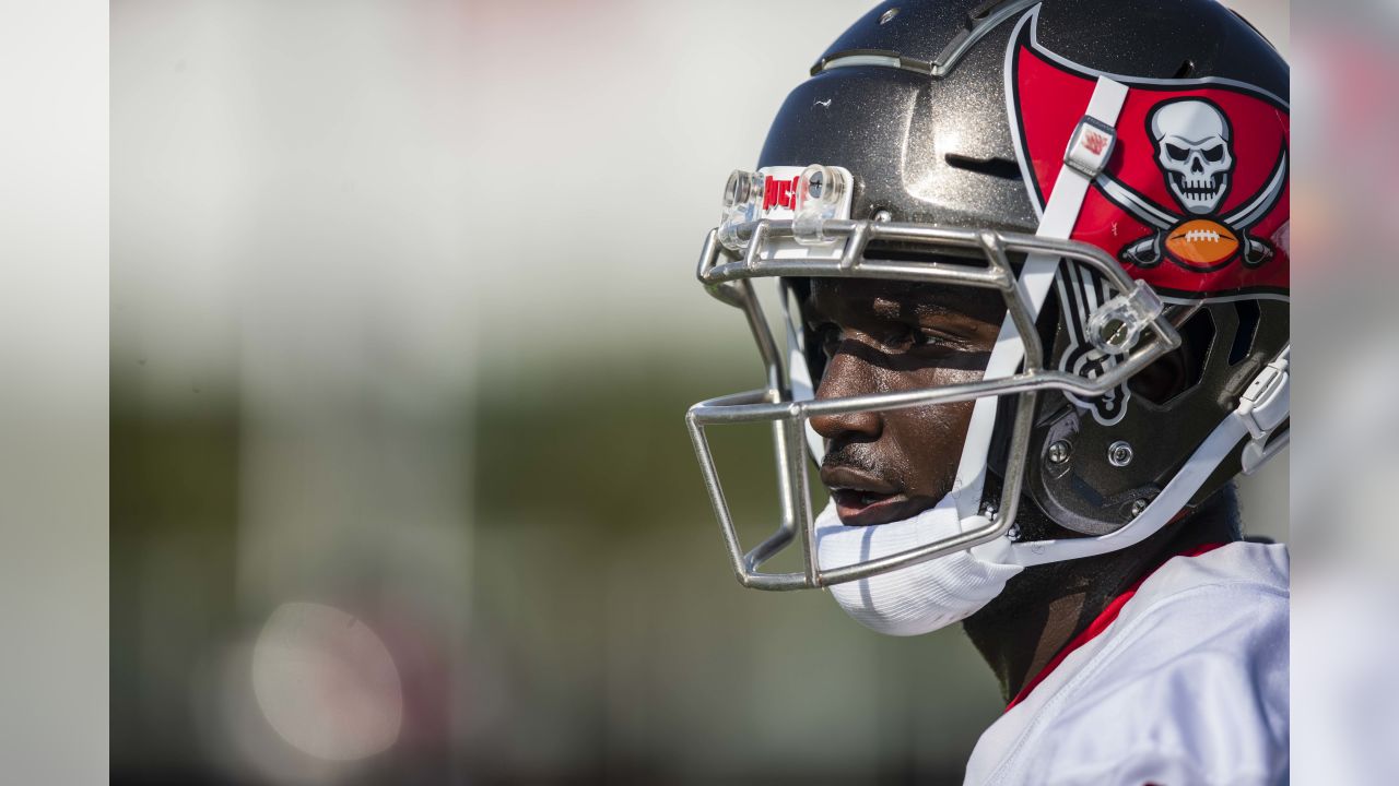 Bucs WR Godwin Close To 1,000 Yards And A Team Record