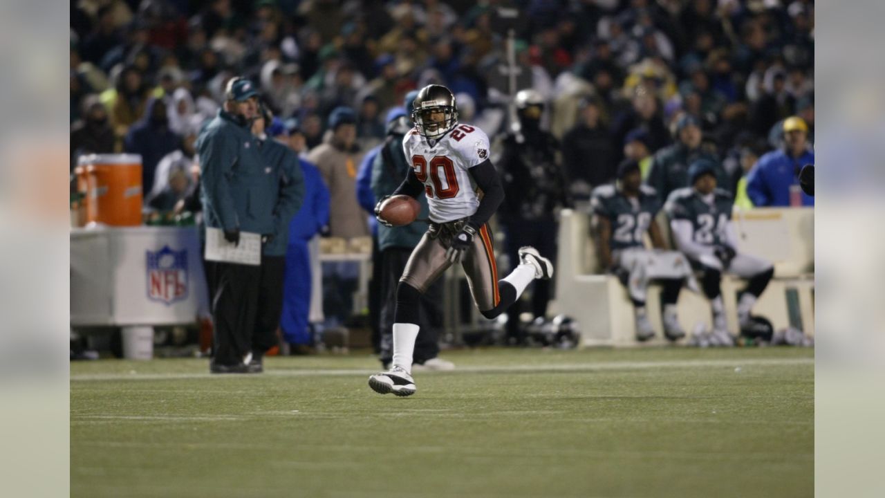 Happy 15th anniversary to the greatest play in Bucs history: Ronde Barber  shuts down the Vet