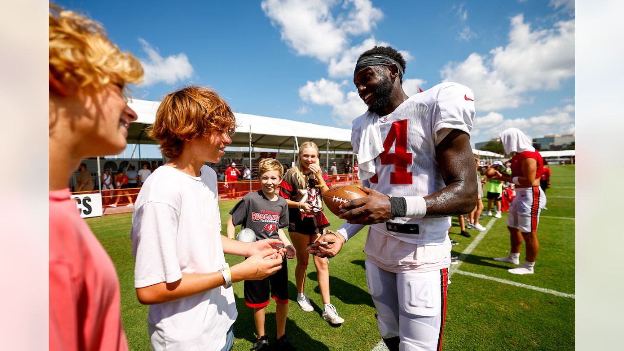 Tampa, Florida, USA, July 31, 2023, Tampa Bay Buccaneers player Cade Otton  #88 during a Training Camp at Advent Health Training Center . (Photo  Credit: Marty Jean-Louis/Alamy Live News Stock Photo - Alamy