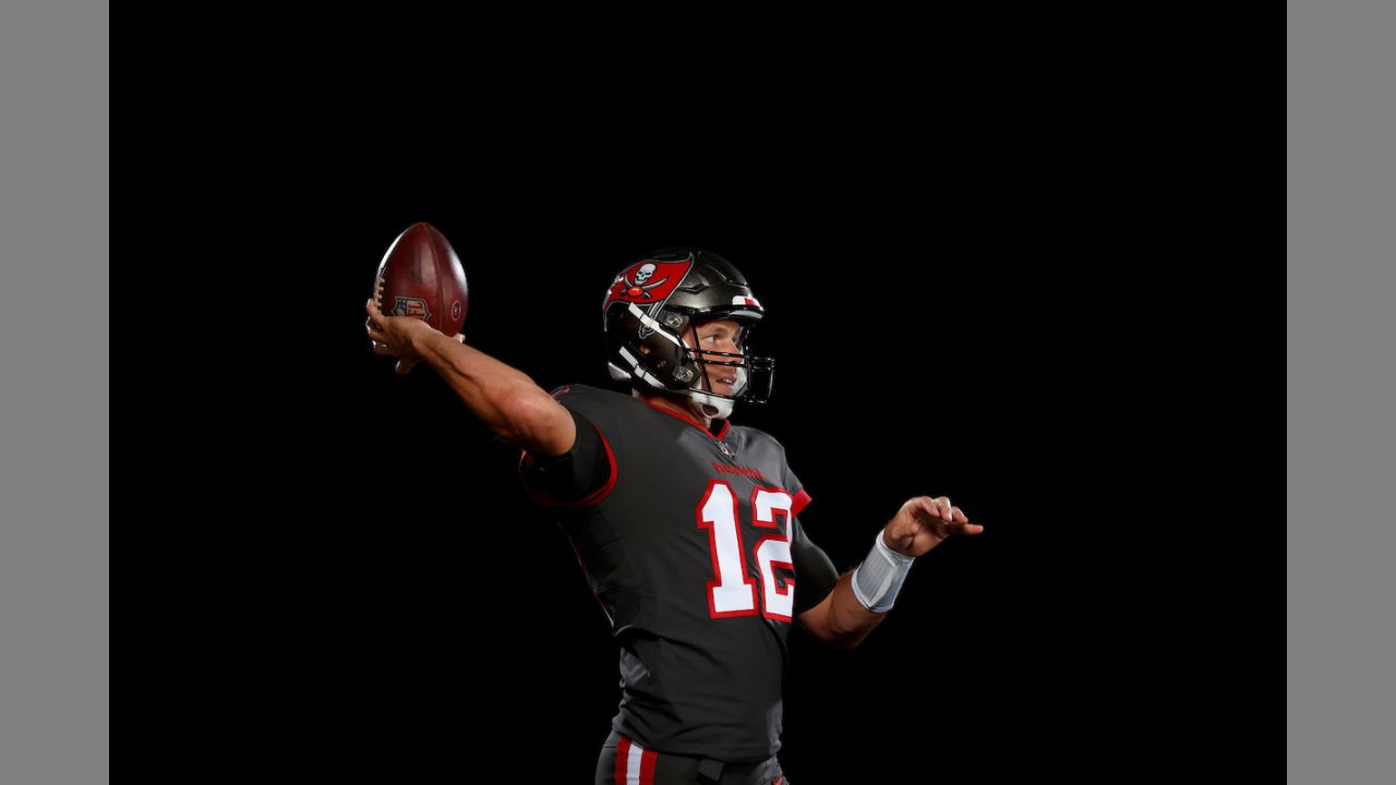 IMAGES: Legendary Quarterback Tom Brady Dons Tampa Bay Buccaneers Uniform  for the First Time - Space Coast Daily