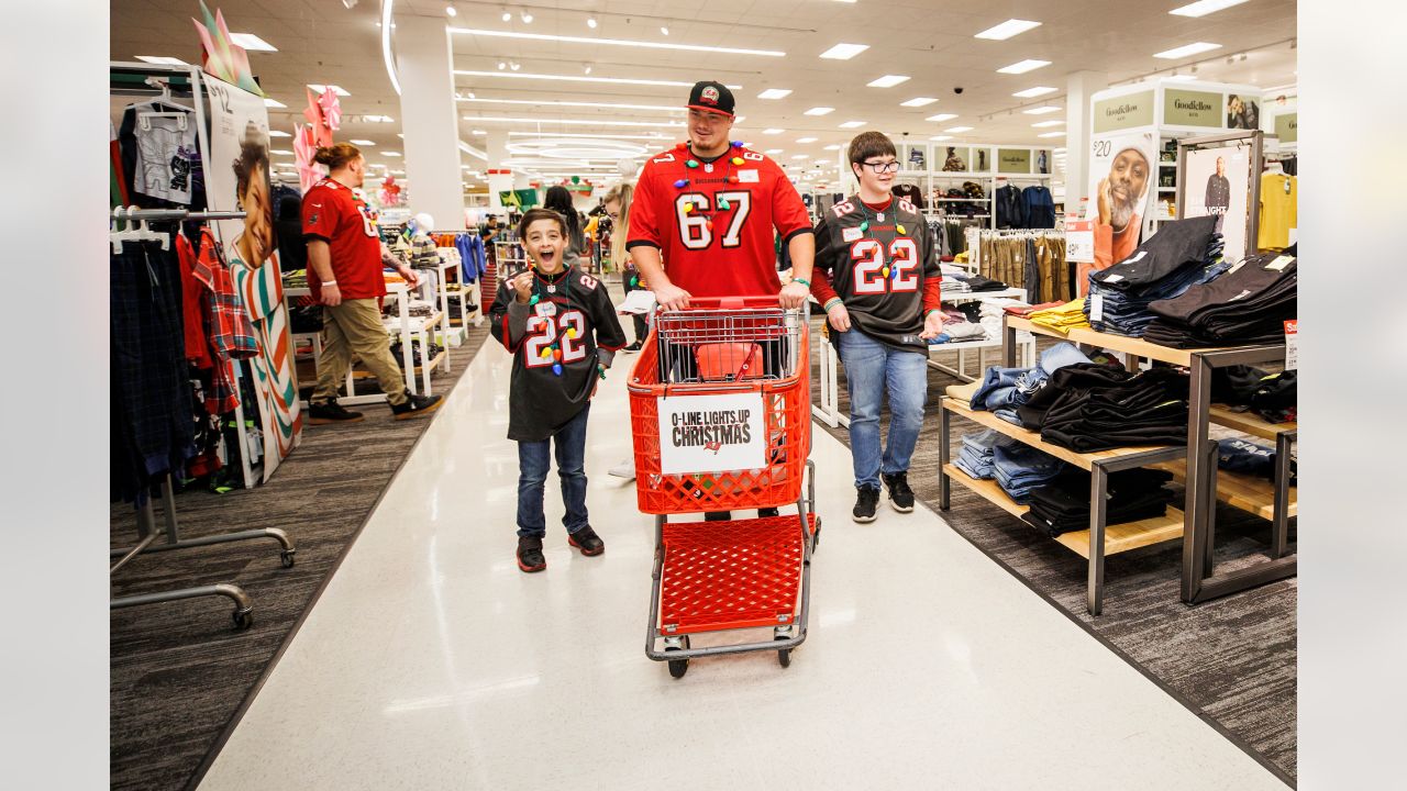 Bucs Offensive Line Lights Up Christmas Event Gallery