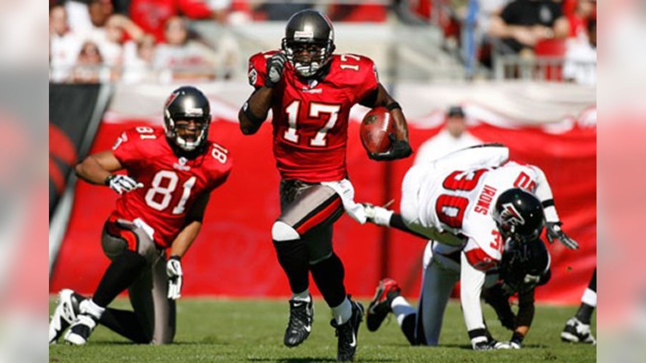 Tampa Bay Buccaneers' wide receiver Micheal Spurlock (17) takes a kick-off  return for a 90-yard touchdown putting his name in the record books as  scoring the first kick-off-return touchdown in the Buccaneers'