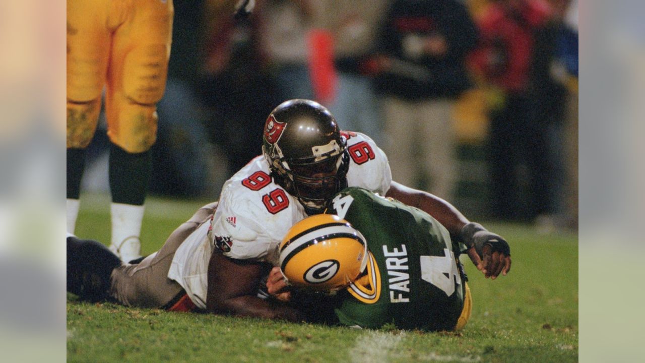 Warren Sapp vs. Brett Favre 