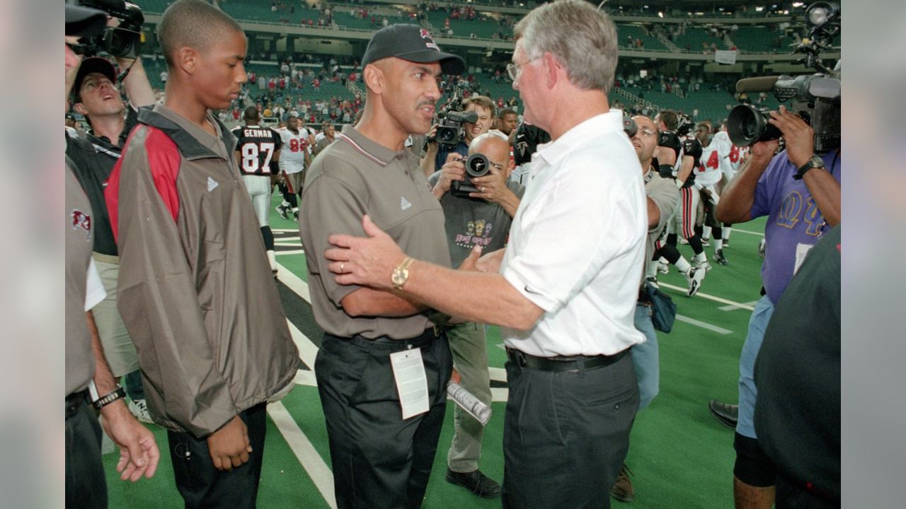 Bucs to induct Tony Dungy into Ring of Honor on Sept. 24