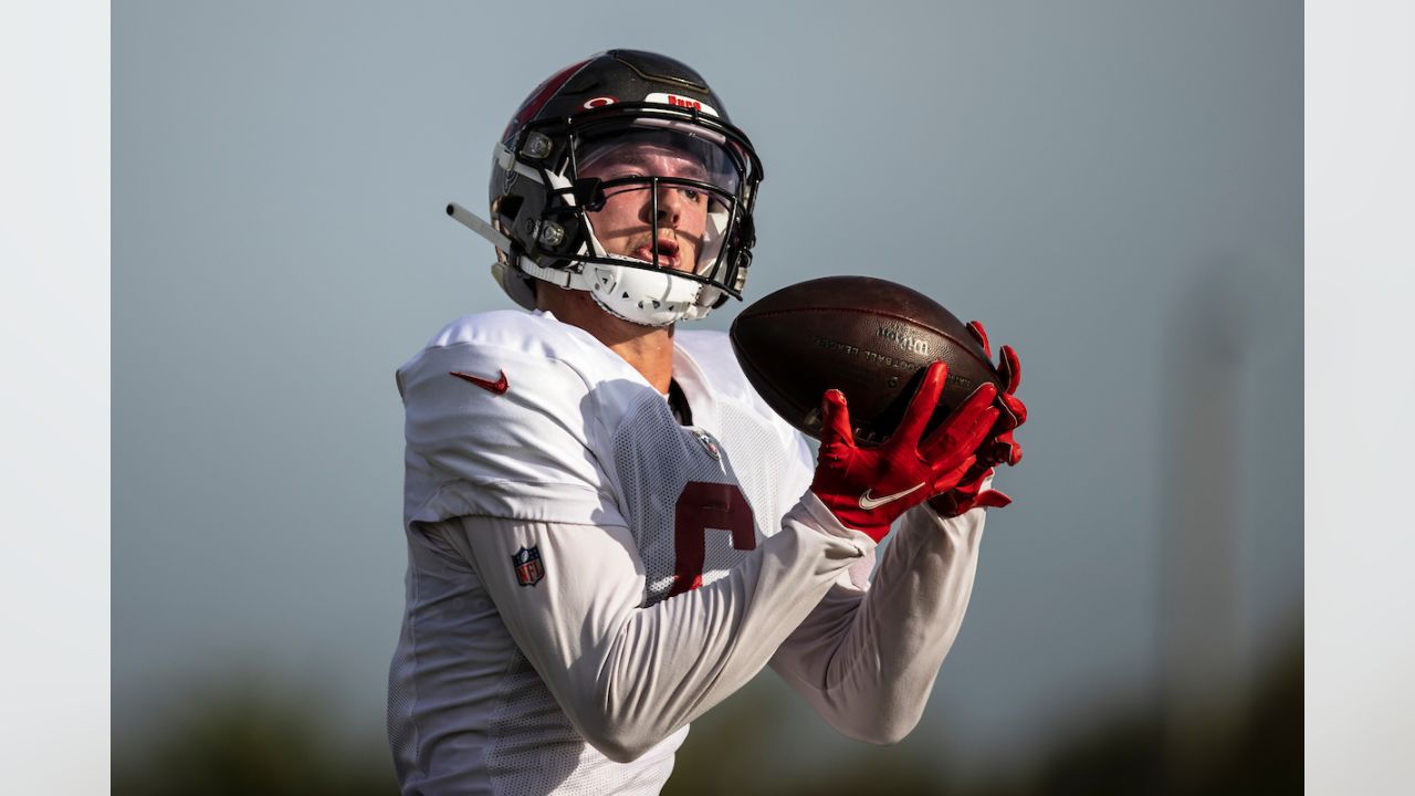 TAMPA, FL - JUL 26: Alex Cappa (65) goes thru a drill during the Tampa Bay  Buccaneers Training Camp on July 26, 2021 at the AdventHealth Training  Center at One Buccaneer Place