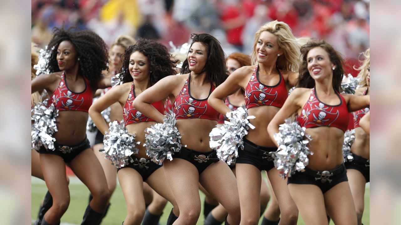 Another View ot the Bucs Cheerleaders Retro Look – Ultimate