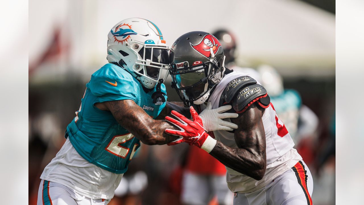 Photo Gallery: Dolphins - Buccaneers joint practice