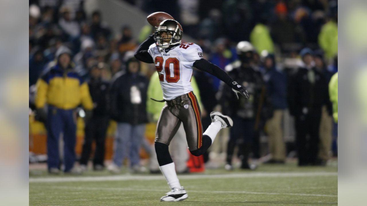 Ronde Barber Signed Buccaneers 16x20 Photo (JSA COA)