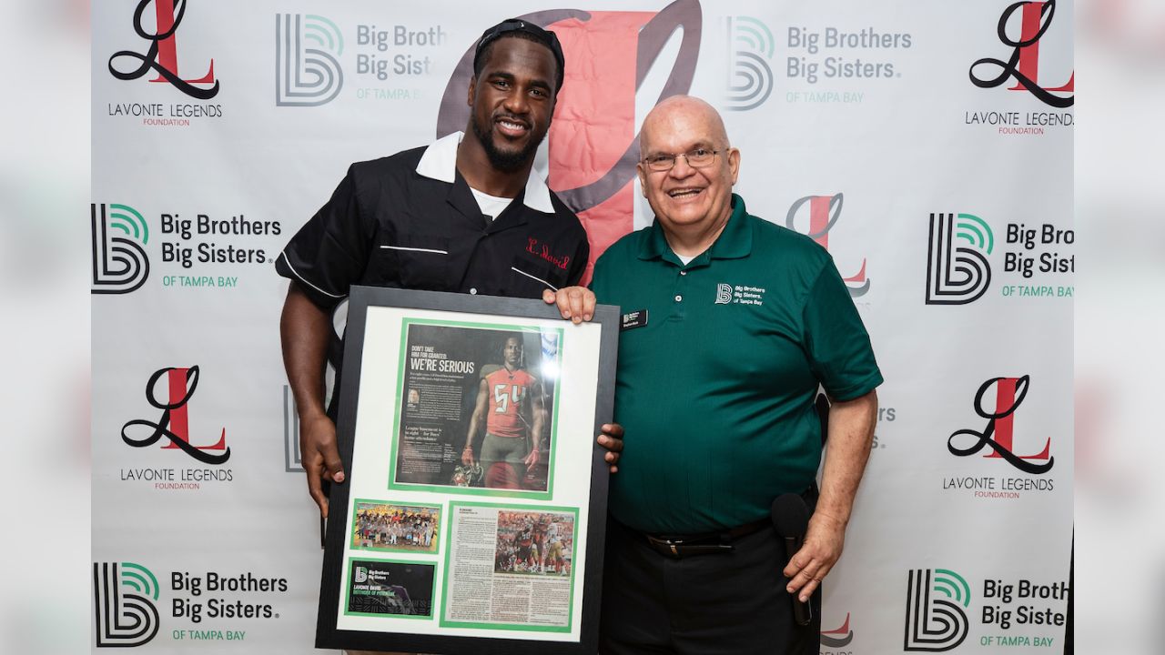 Lavonte David, Buccaneers LB: Learn about Super Bowl Champion Lavonte David:  Lavonte David Information and His Brief Career: ERICA, Mr BROUGHTON:  9798544602330: : Books