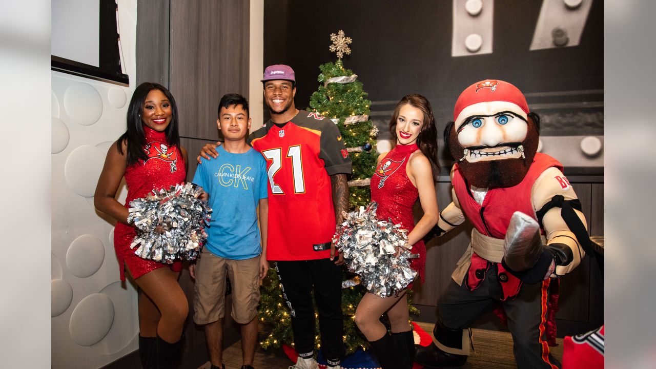 Justin Evans Surprises Students with Trip to Dave & Buster's