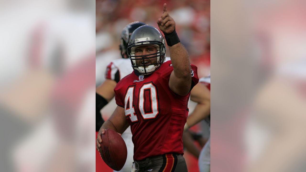 NFL: A full minute of Mike Alstott destroying opposing defenders