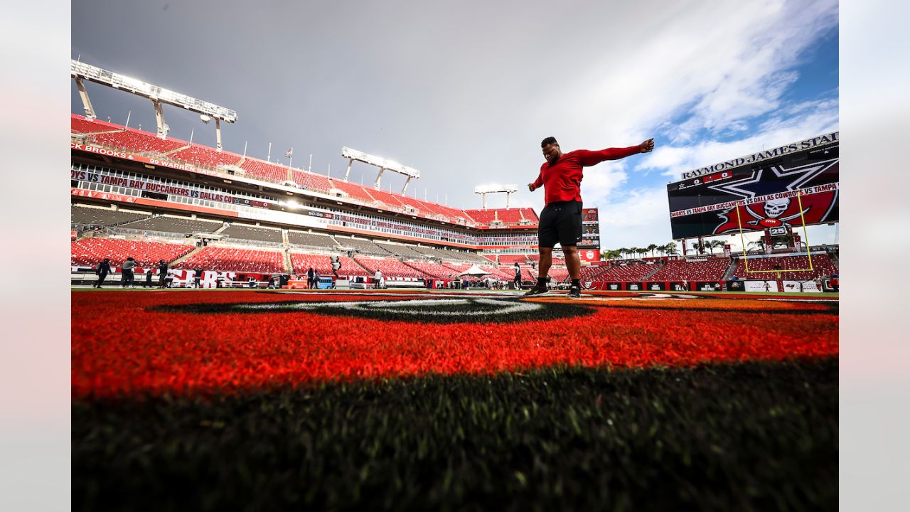 Bucs Arriving for Game Against the Dallas Cowboys