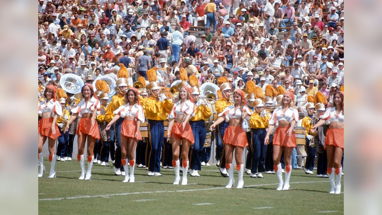 1979 Rams at Buccaneers  Football cheerleaders, Nfl uniforms