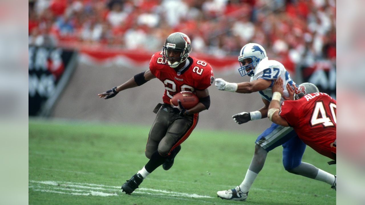 Warrick Dunn - Throwback to the WD-40 days #dunndidit #dunndeal #NFL  #bucaneers #tampafl #bucs #bucsnation #tonydungy #tampabay #football #tbt  #memories #legendary #athlete #explore #running #runningback #baller #ig  #athlete #motivation #move