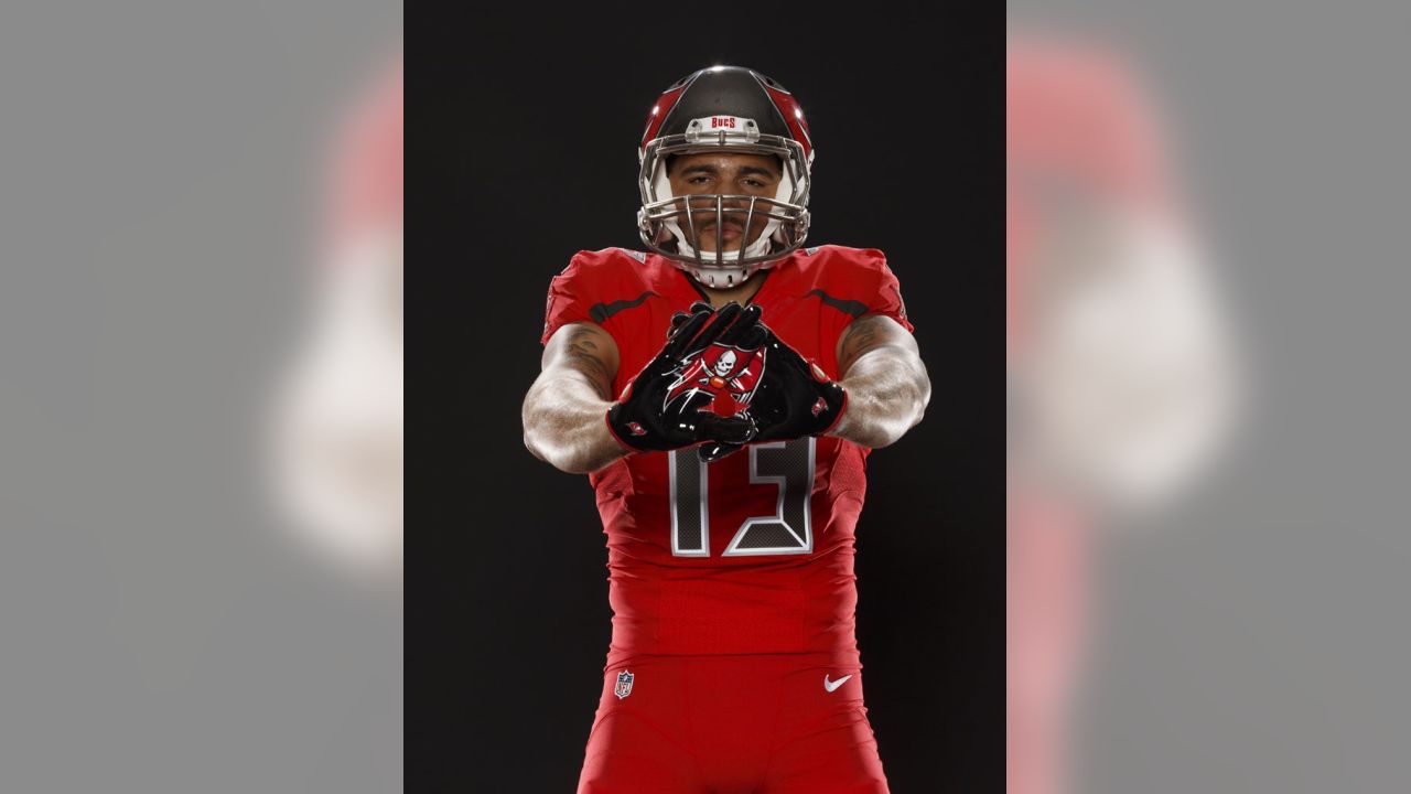 Buccaneers unveil new all-red uniforms for Nike Color Rush and