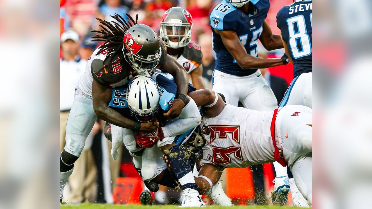 Titans defeat Tampa Bay 42-14