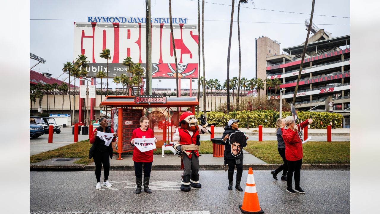 Get free Bucs swag at 'Raise the Flags' drive-thru event today