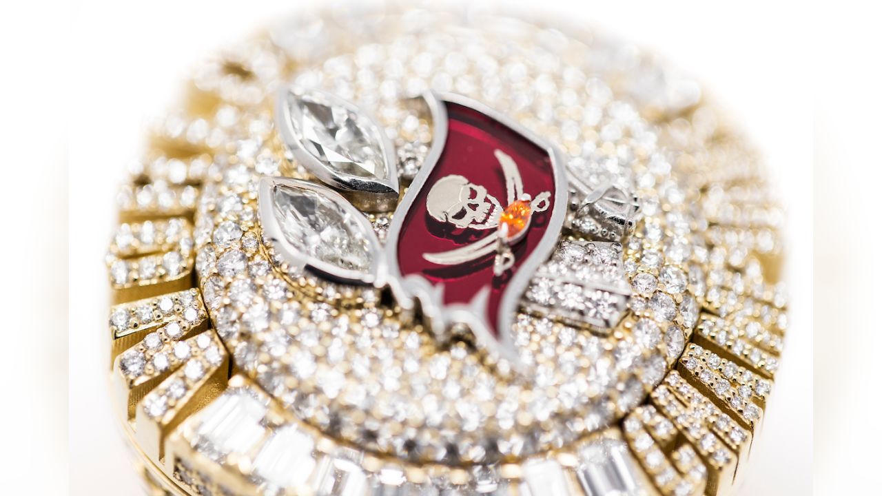 Tampa Bay Buccaneers unveil Super Bowl rings