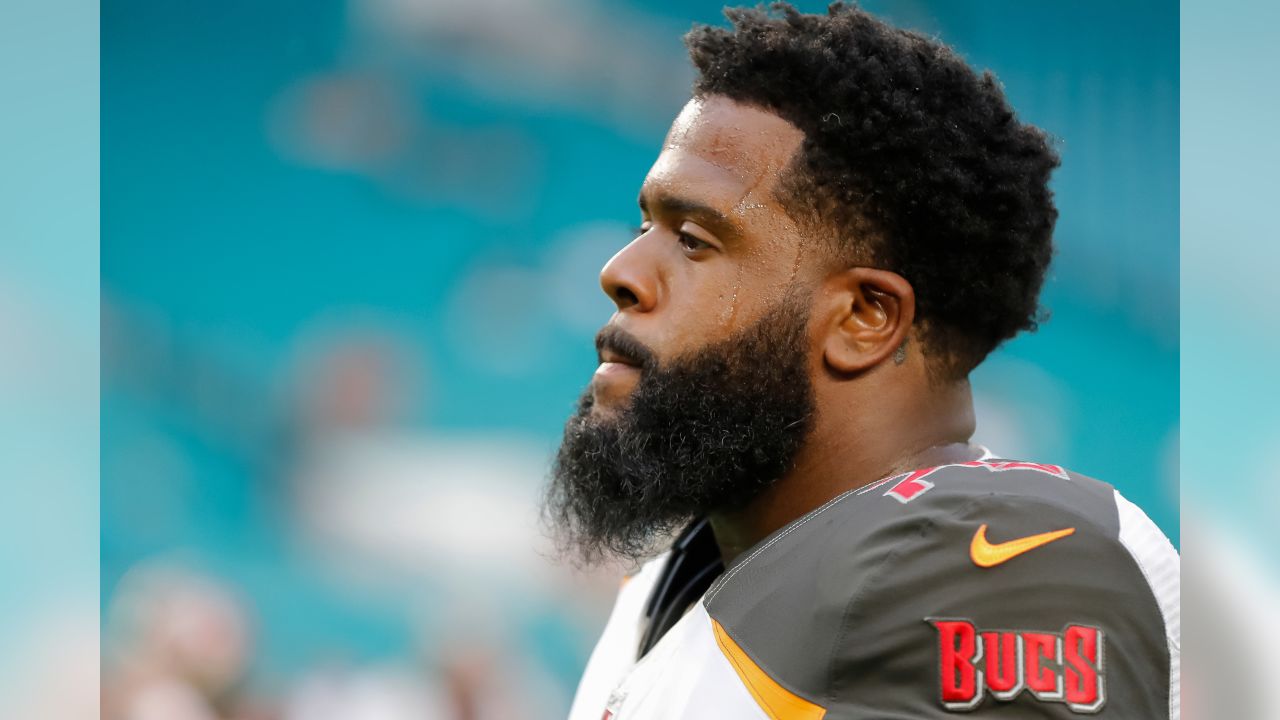 Former Buccaneers player roasts Donovan Smith; 'He should be cut'