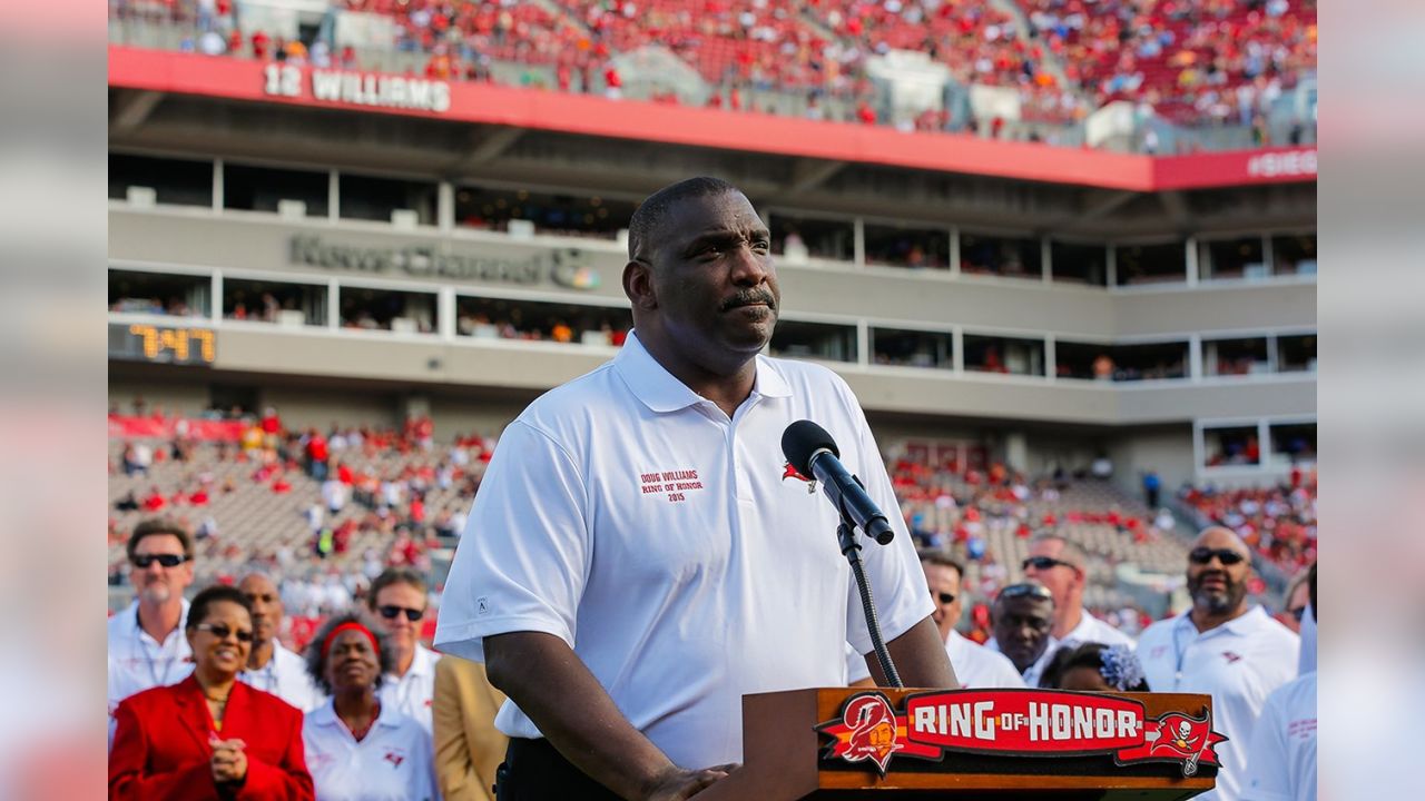 Bucs induct Doug Williams into Ring of Honor