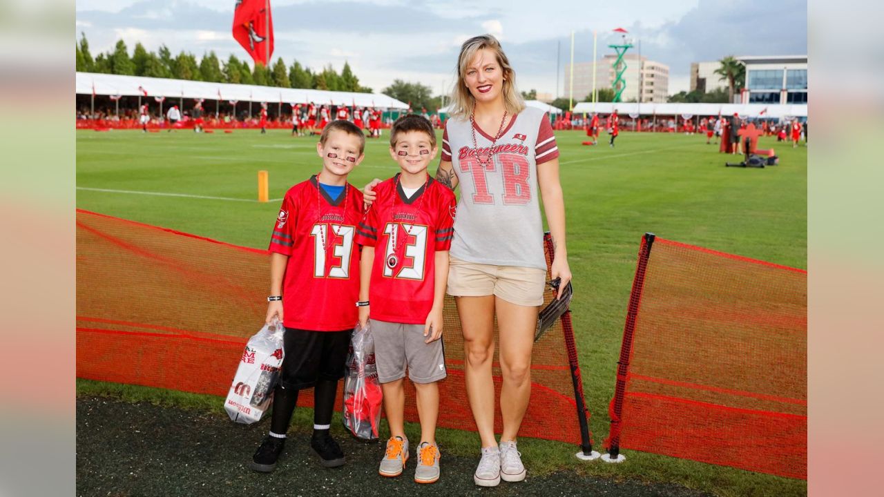 Tampa Bay Buccaneers and USAA Host Training Camp for Service Members >  927th Air Refueling Wing > Article Display