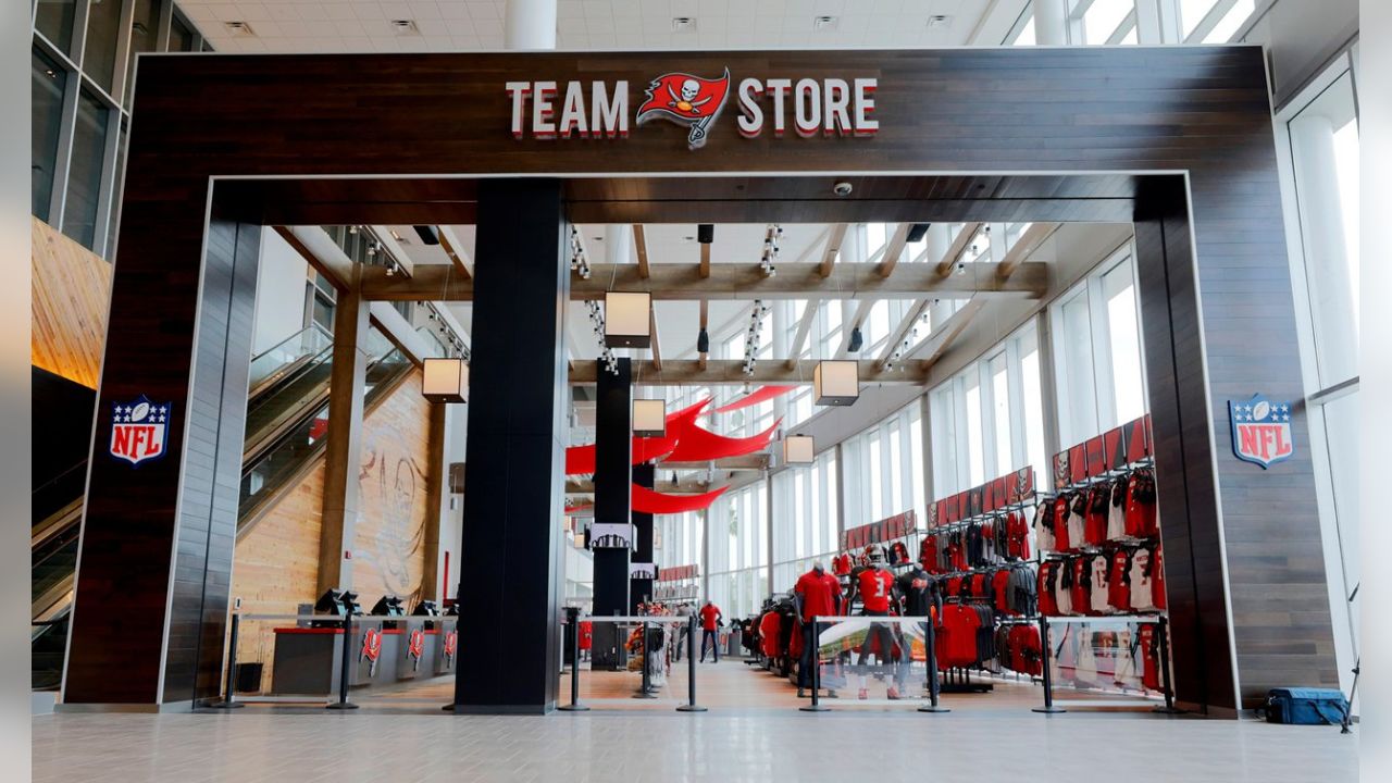 FIRST LOOK AT ALL-NEW WEST STADIUM CLUB, NEW TEAM RETAIL STORE, AND  BUCCANEERS LOCKER ROOM AT RAYMOND JAMES STADIUM — Tampa Sports Authority